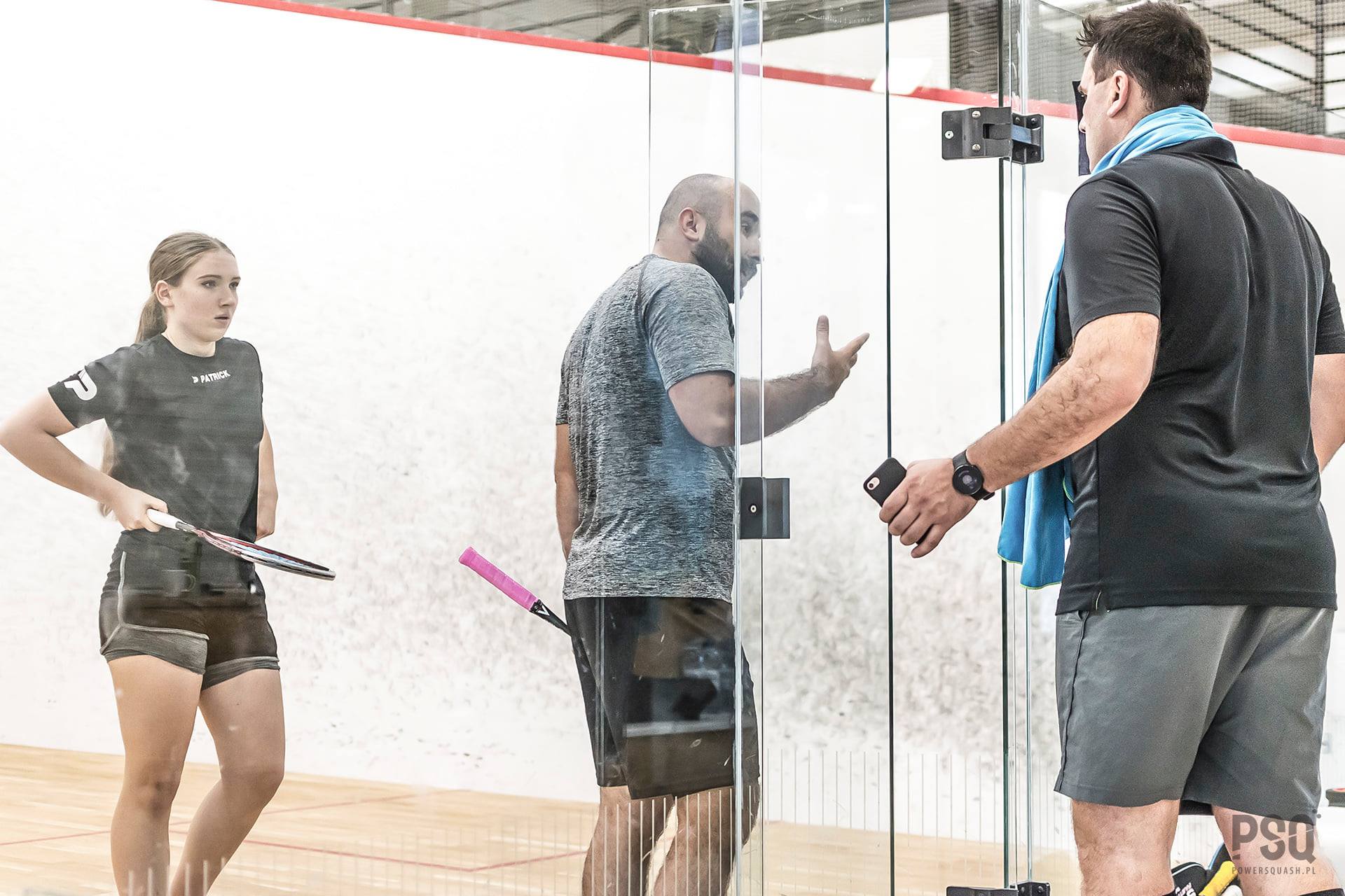 Kłótnia o punkt na korcie do squasha